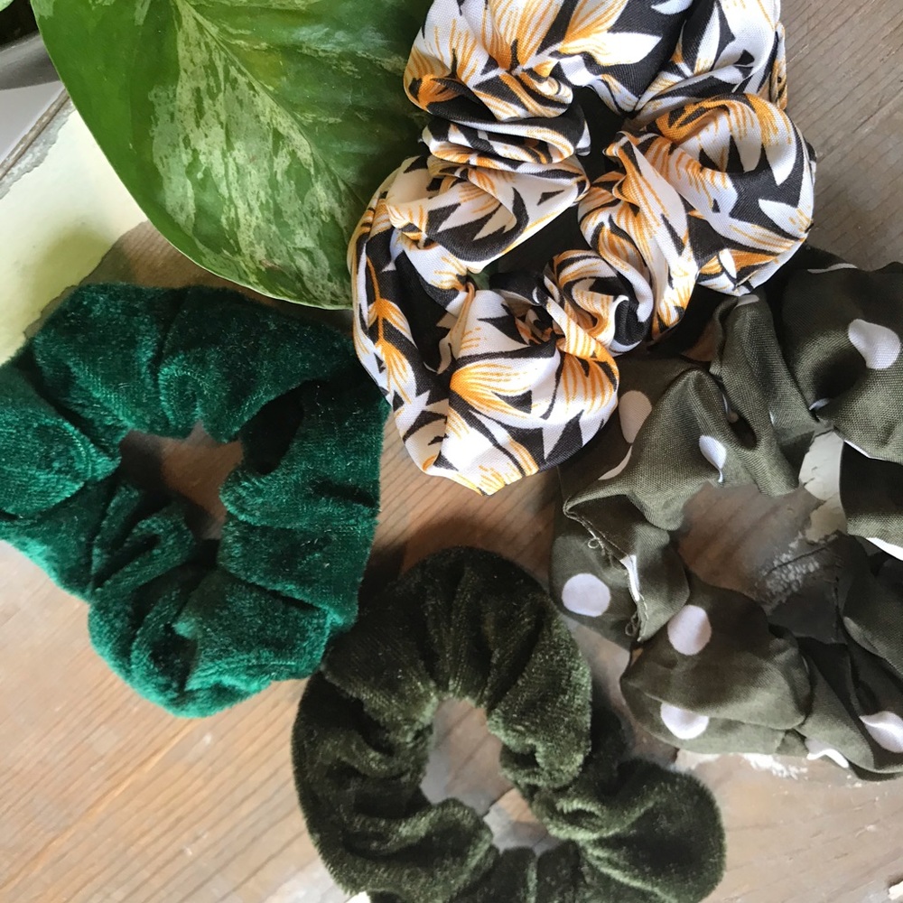 4 green scrunchies